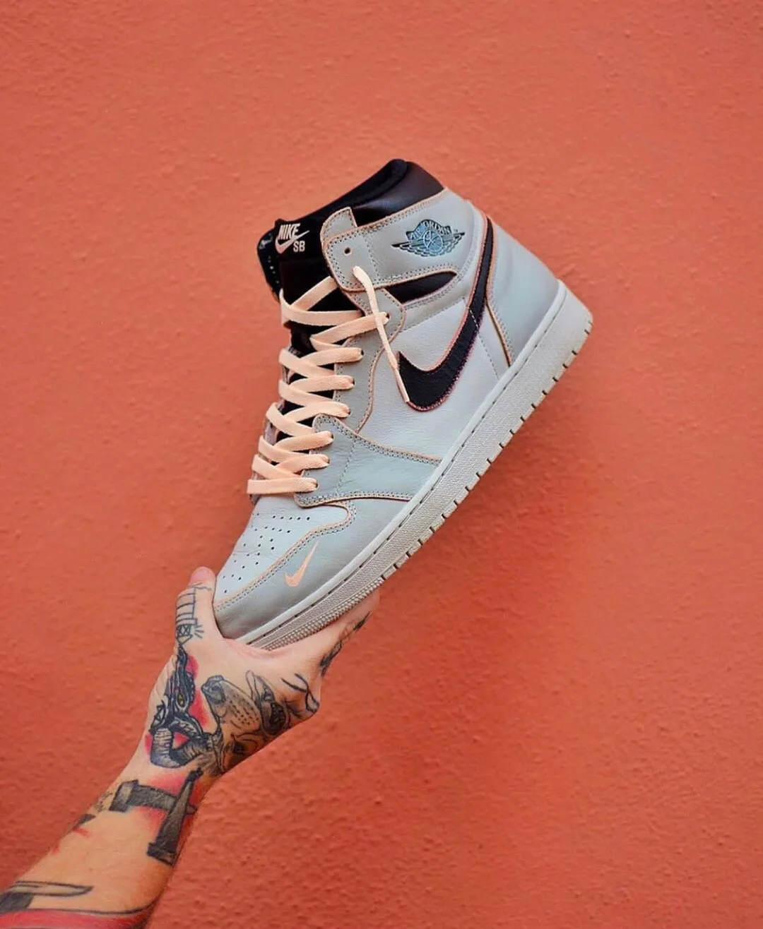 CE - AJ1 gray and white scratch shoes for women