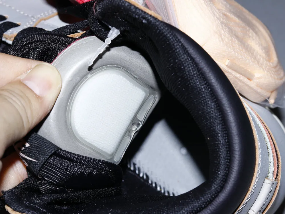 CE - AJ1 gray and white scratch shoes for women