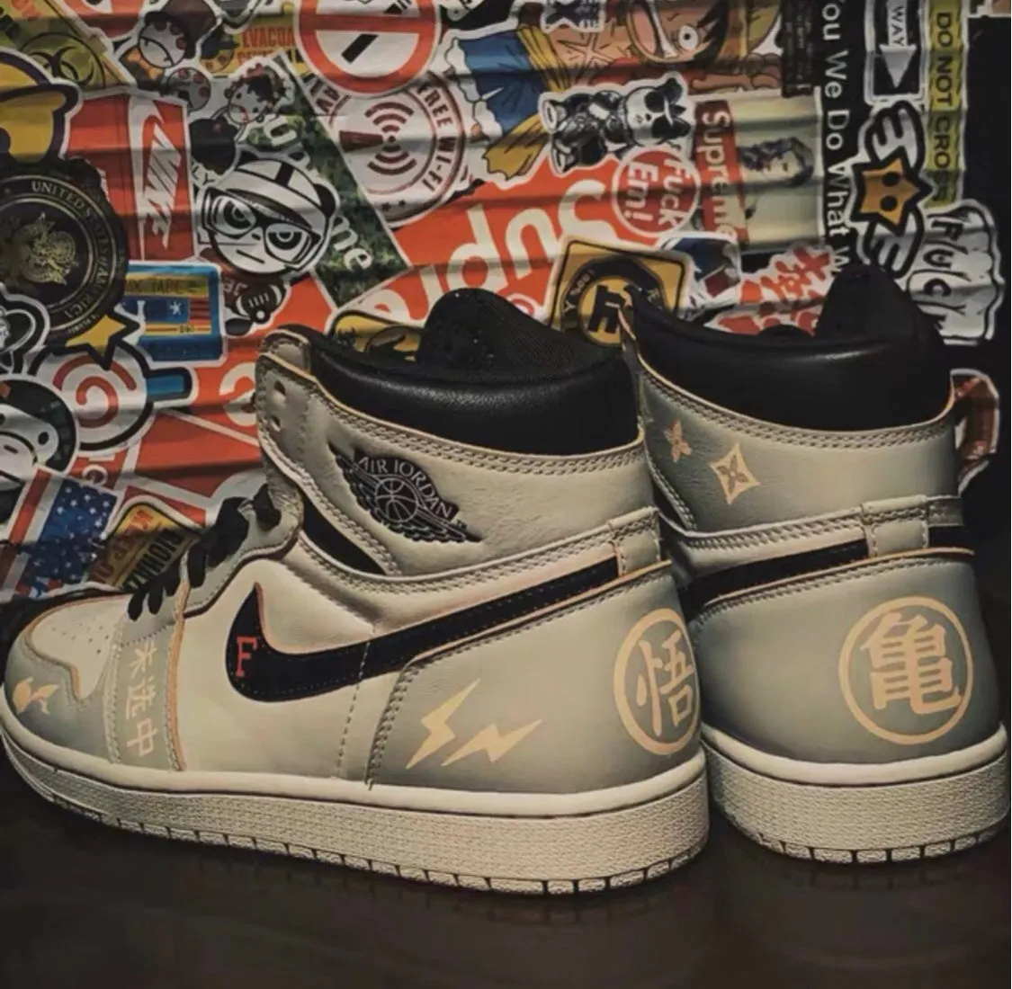 CE - AJ1 gray and white scratch shoes for women