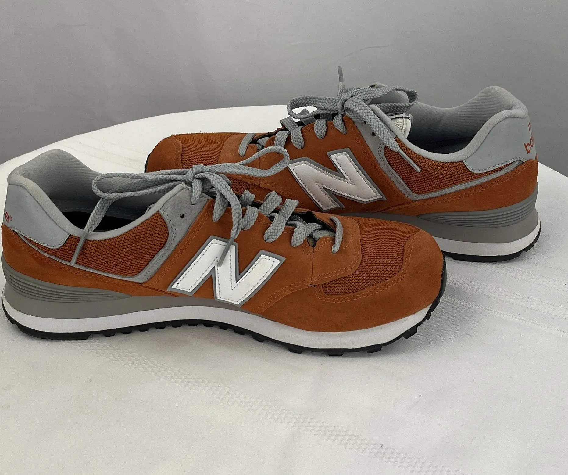 New Balance Men's 574 Classics Orange Grey White Suede Sneakers Size 10.5 NWOB
