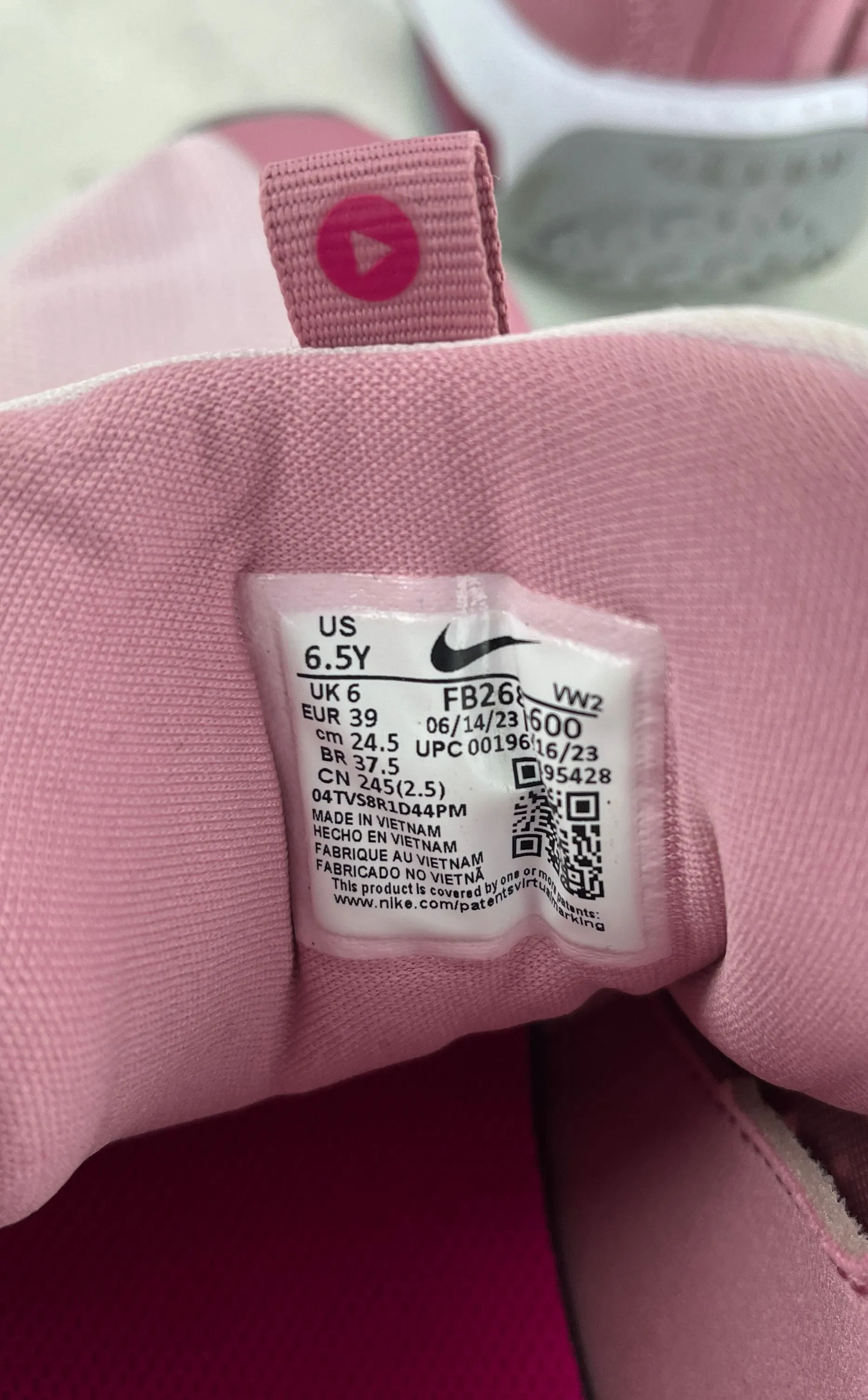 Nike Girl's Air Zoom Crossover 2 SE Sail Pink Leather Basketball Shoes Size 6.5Y