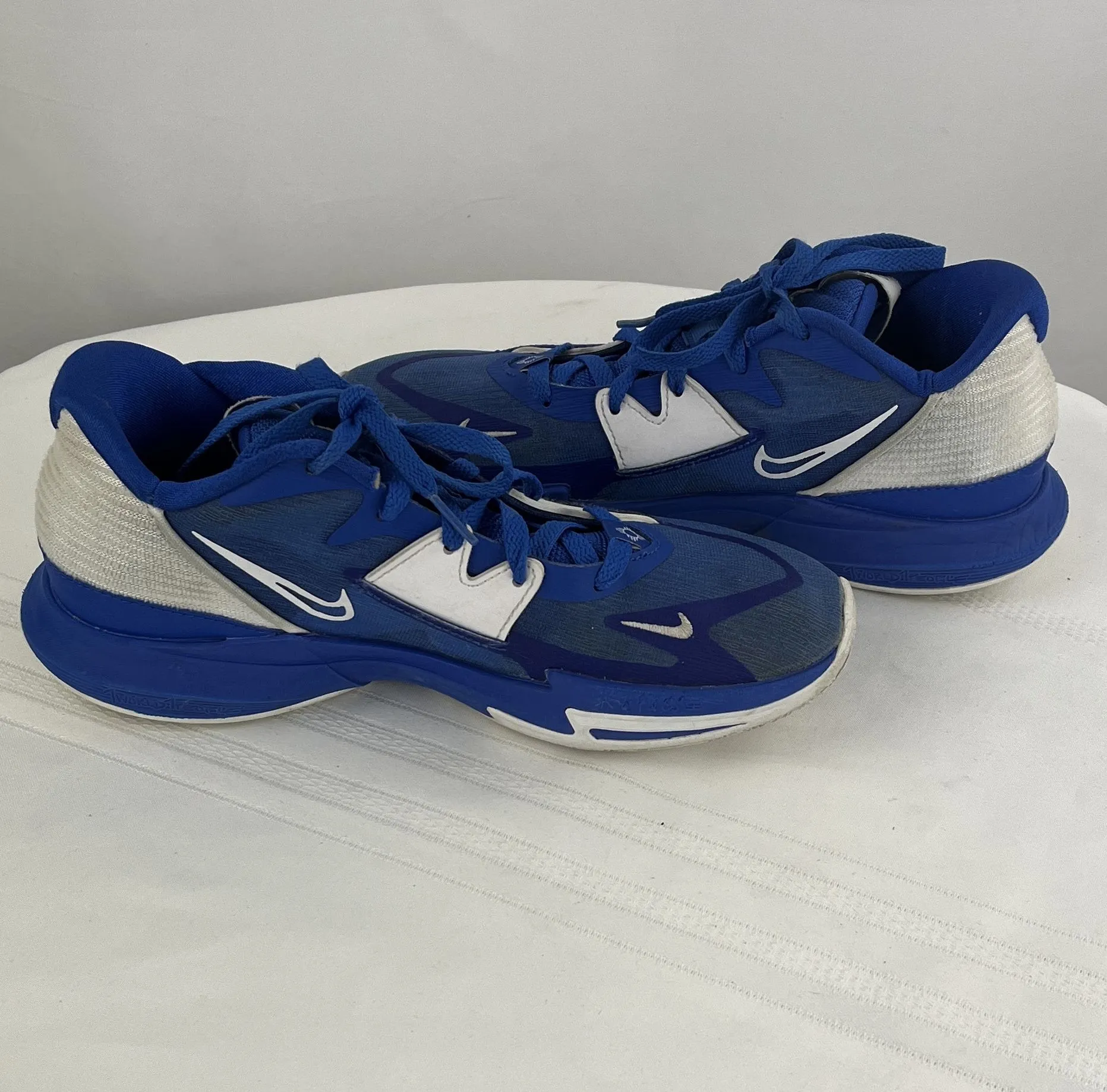 Nike Kyrie Low 5 TB Men's Game Royal White Basketball Shoe Size 8