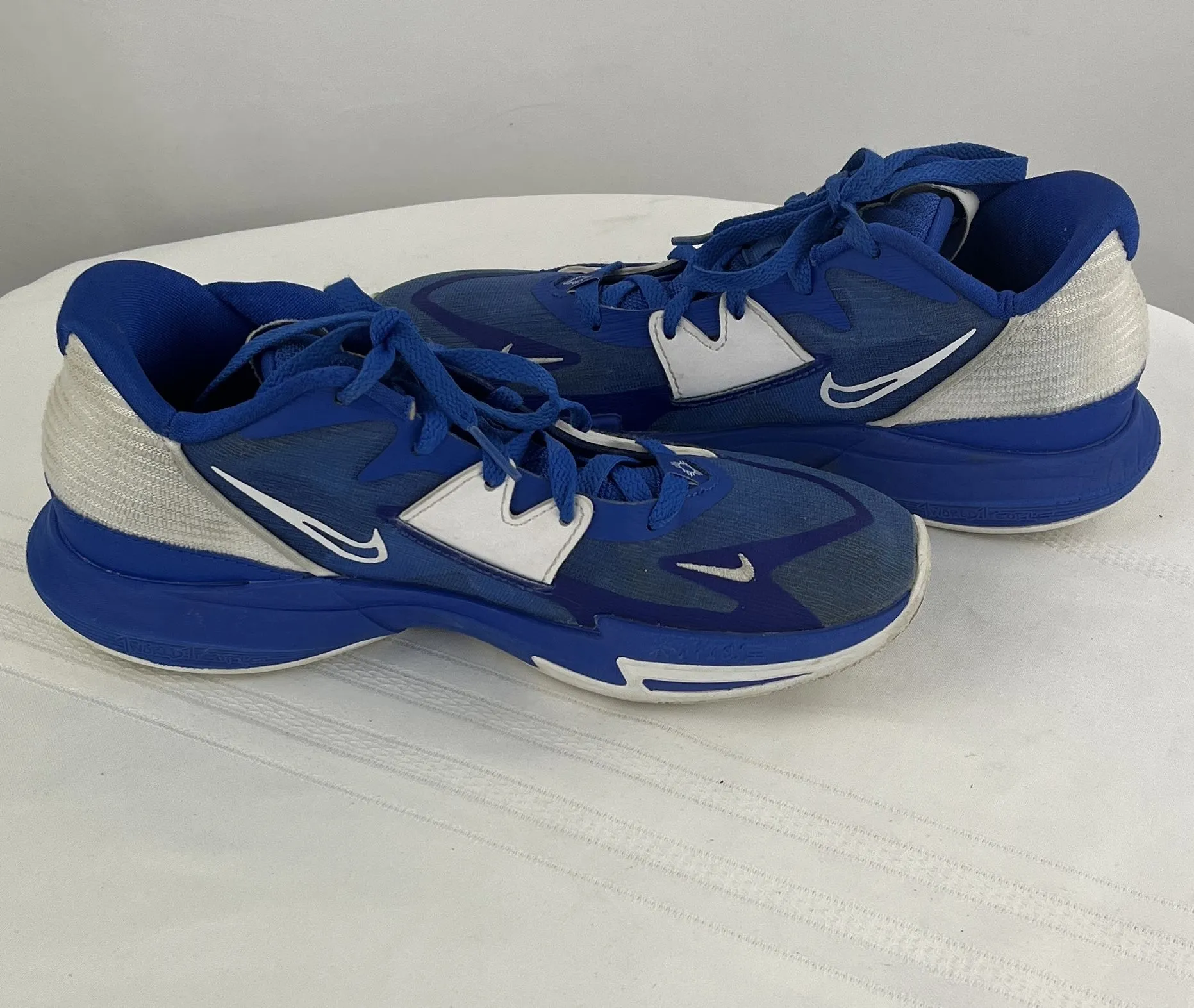 Nike Kyrie Low 5 TB Men's Game Royal White Basketball Shoe Size 8