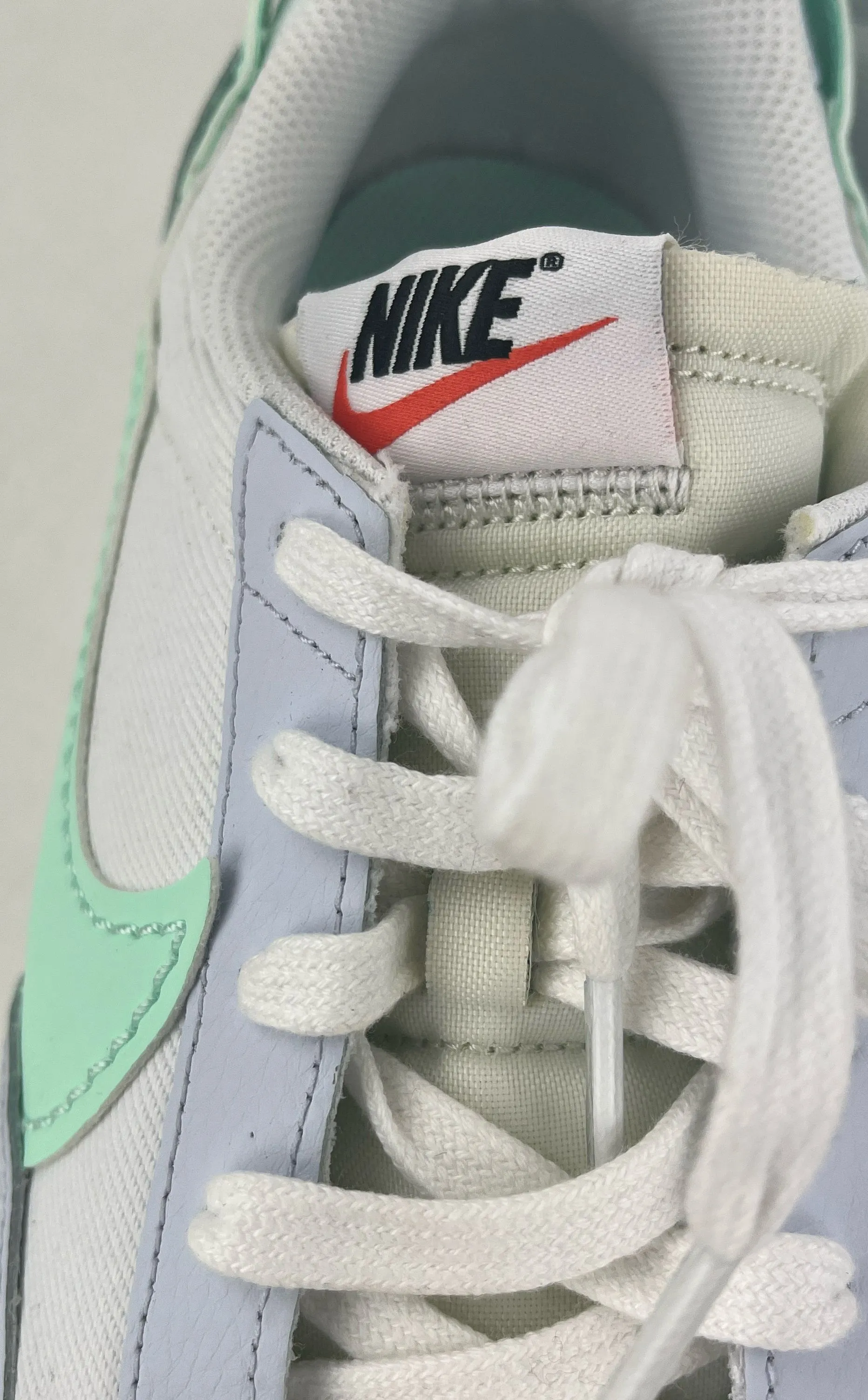 Nike Men's Waffle Debut White Blue Teal Swoosh Size 9 NWOB